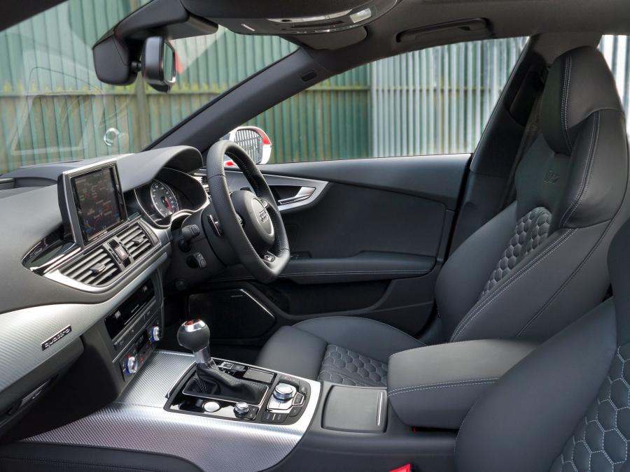 Интерьер Audi RS7 Sportback 2013 года  (UK) (фото 12 из 23)